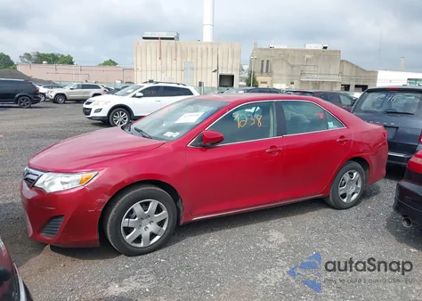 2014 Toyota Camry L/Se/Le/Xle z USA, uszkodzony, nr VIN 4T4BF1FK8ER441981